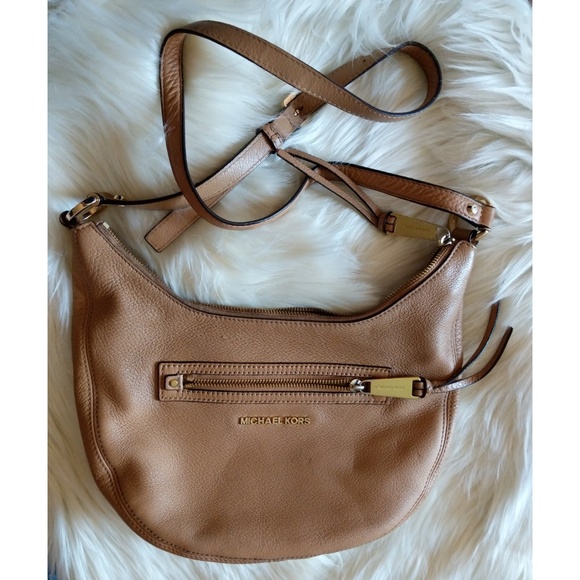 Michael Kors Handbags - Micheal Kors Camel Hobo Bag